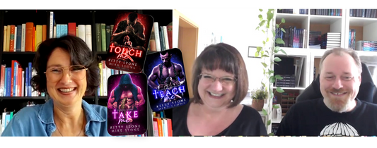 Screenshot aus dem Vodcast-Interview: Jennifer Rolle (LustLektüre) im Gespräch mit Kitty und Mike Stone über ihre Dark Desires-Reihe. In der Mitte die Buchcover eingeblendet.